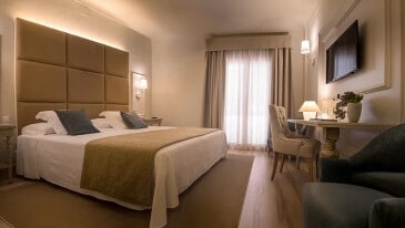 Hospédate en los destinos más festivos